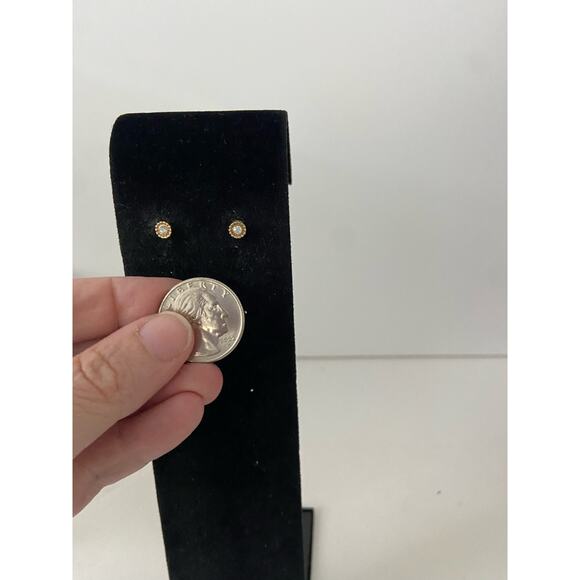 opalescent stud earrings - Picture 2 of 4